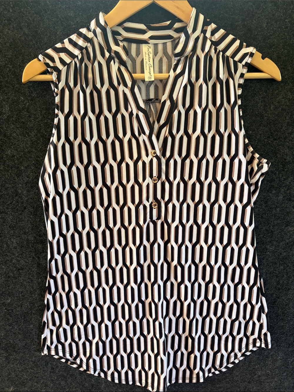 PerSeption Concept Black & White Geometric Sleeveless Blouse